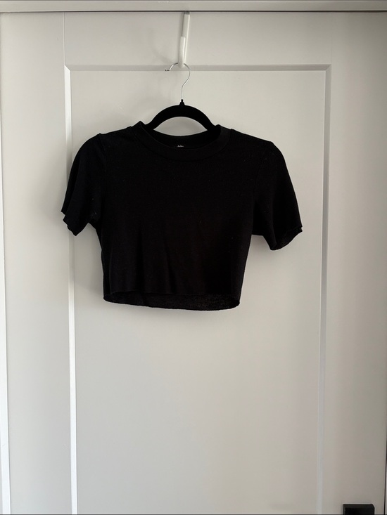 ALO Yoga Tops - ALO Yoga Black Crop Tee